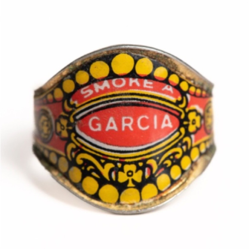 Rare 60’s Smoke a Garcia gold tone enamel detailing cigar band ring